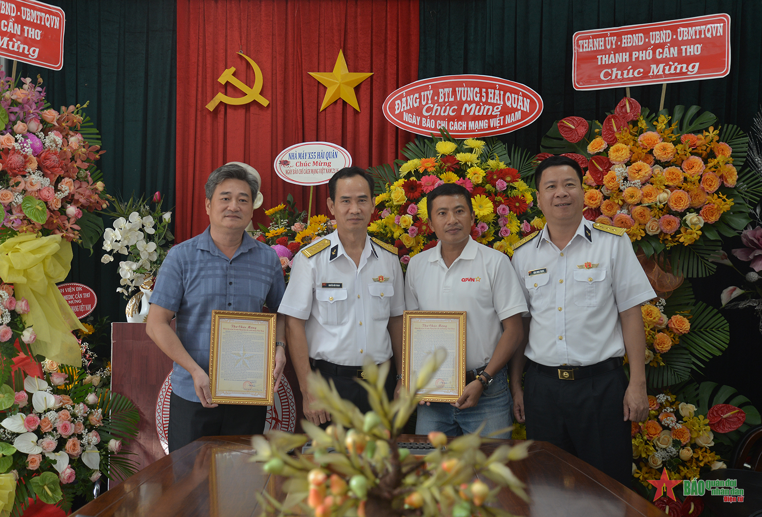 Các cơ quan, đơn vị thăm, chúc mừng Ban đại diện Báo Quân đội nhân dân tại thành phố Cần Thơ